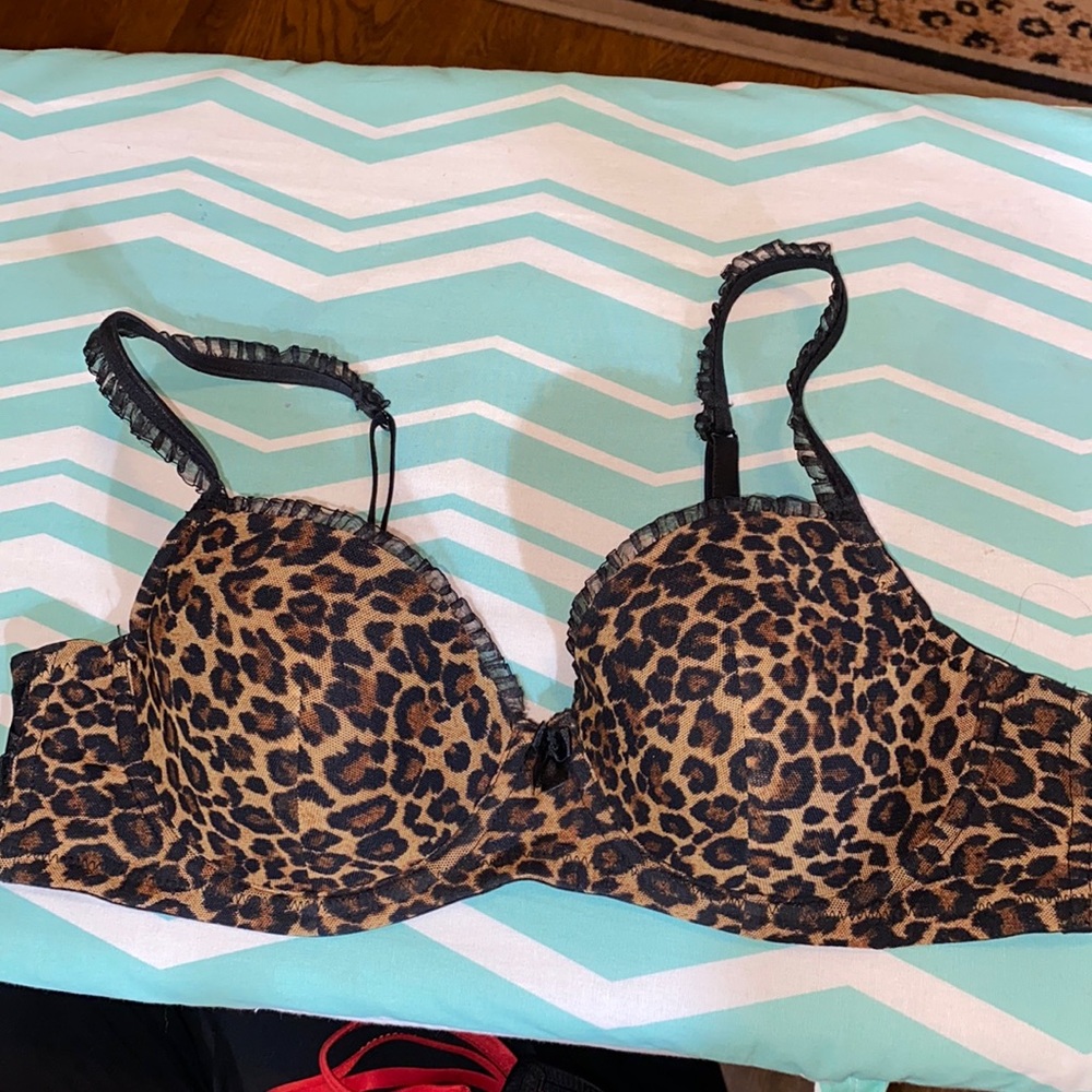 Like new Delicates frilly animal print bra 38C